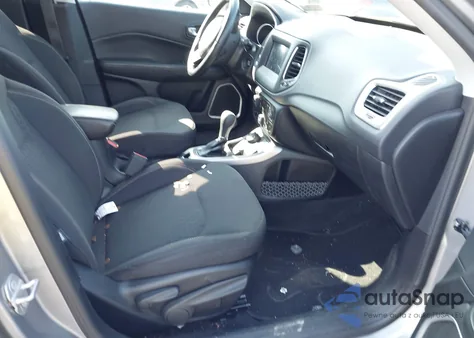 2018 Jeep Compass Sport 4X4 из США, поврежденный, VIN 3C4NJDAB4JT100231